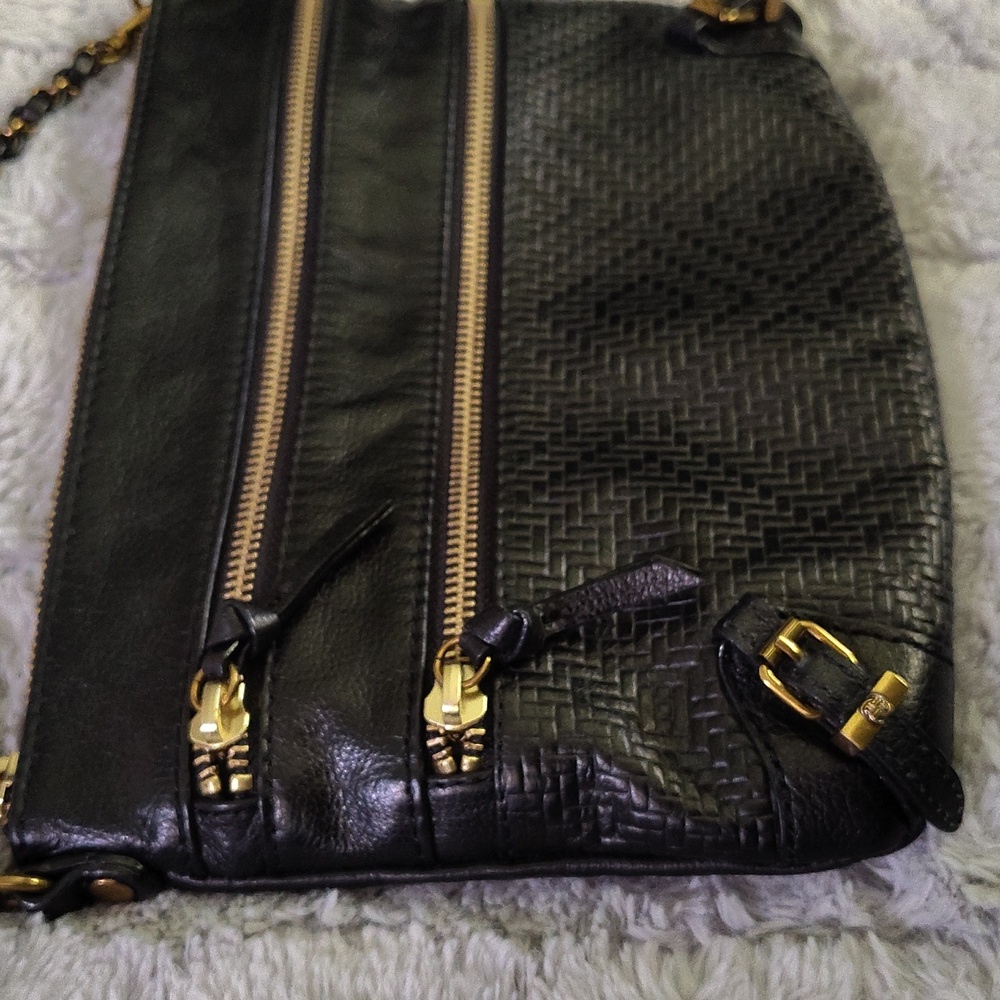 🖤 Elliott Lucca Black and Gold Crossbody Zipper Bag. Very Cool 😎 - Picture 2 of 16
